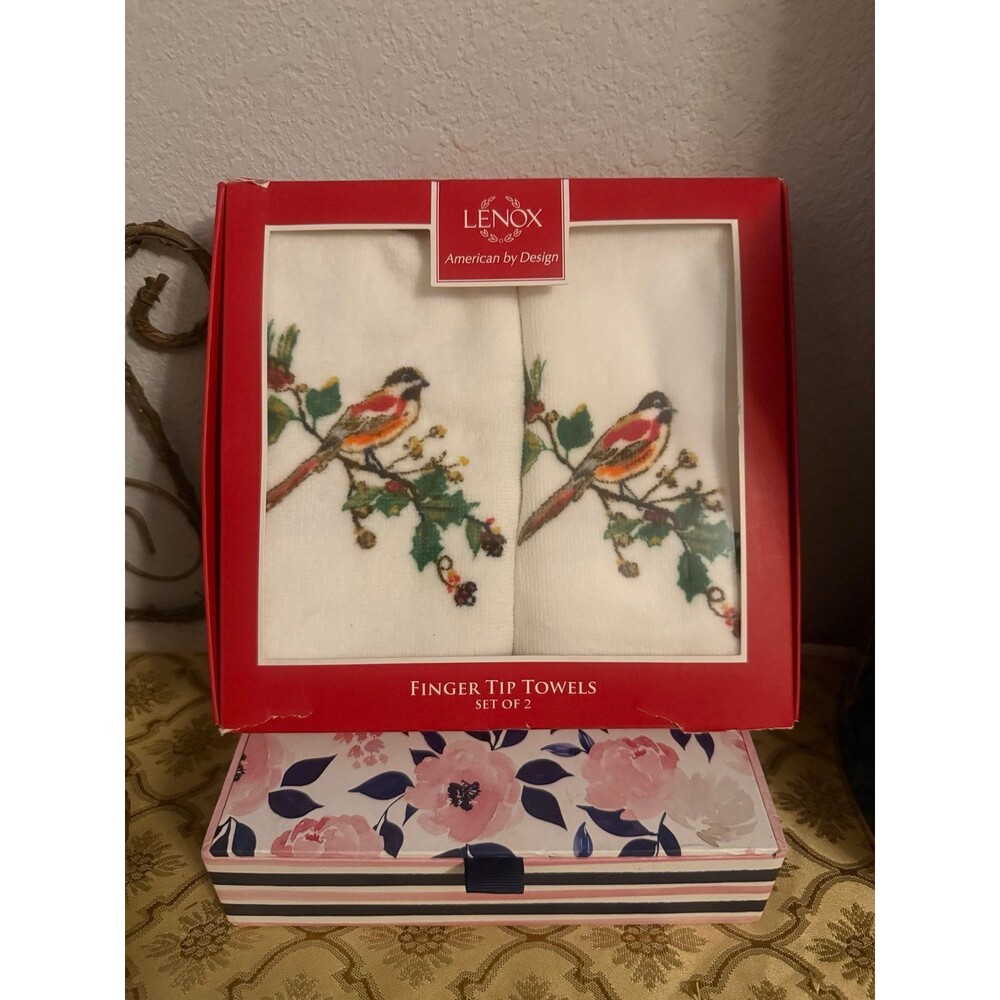 Lenox Christmas Finger Tip Towels Set of 2 Holiday Bird Holly NIB Bathroom Decor